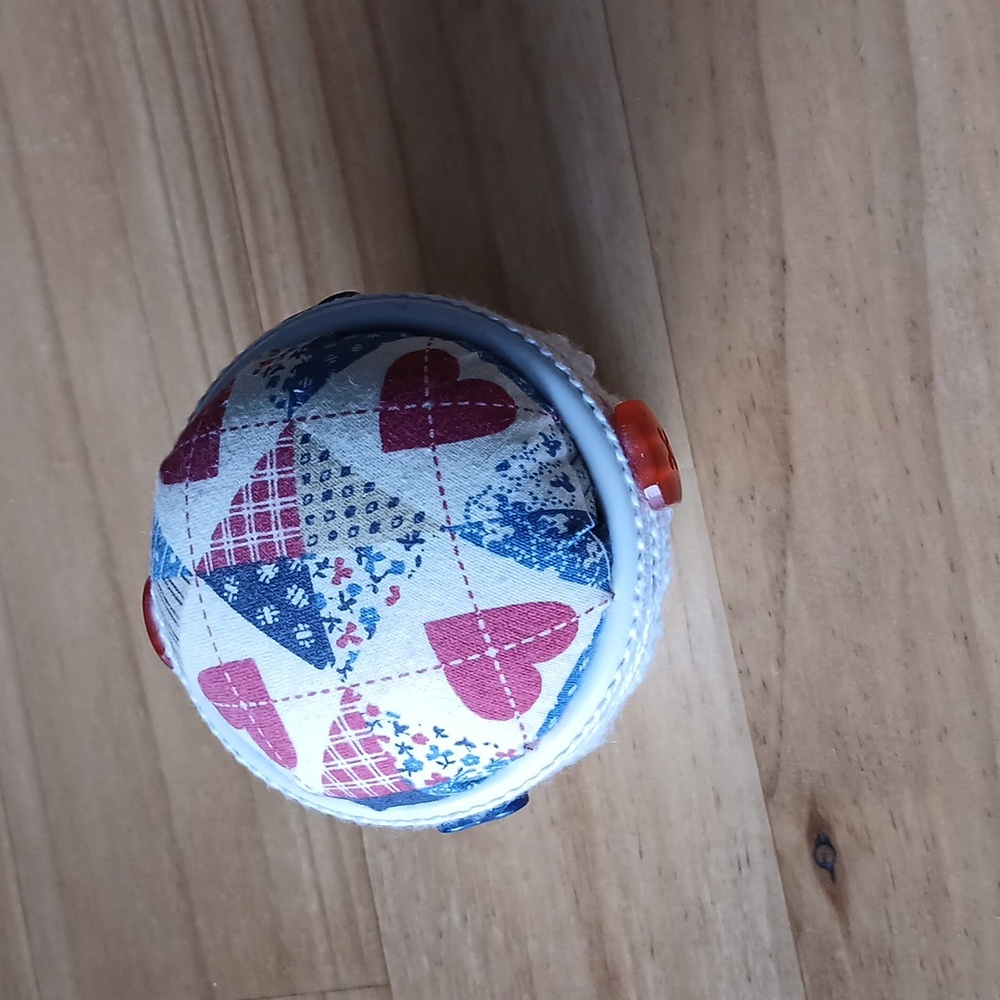 Pin cushion